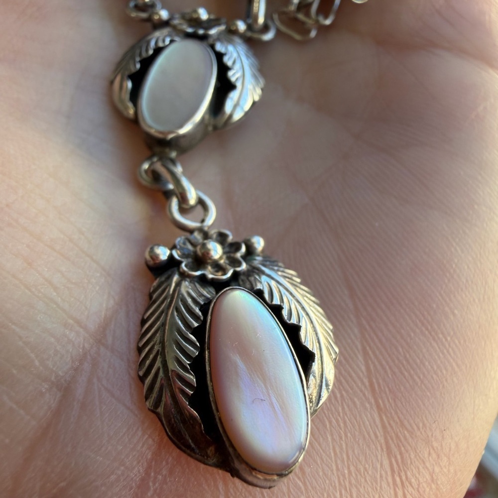 Vintage Native American Sterling Silver & Mother of Pearl Leaf Drop Necklace 18g - Picture 9 of 9